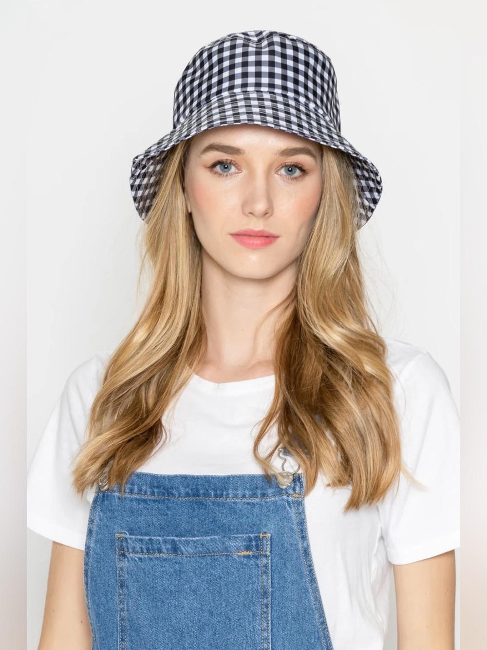 Do everything in love Black & White Gingham Bucket Hat